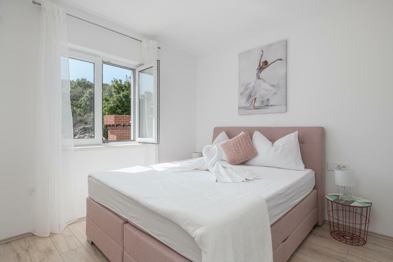 Apartments Lidija 챠브타트 외부 사진