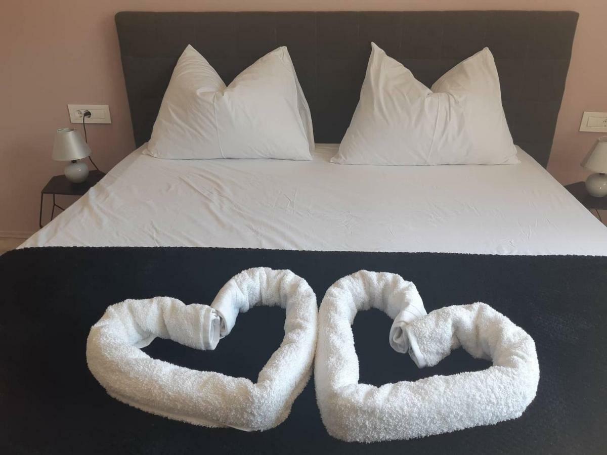 Apartments Lidija 챠브타트 외부 사진